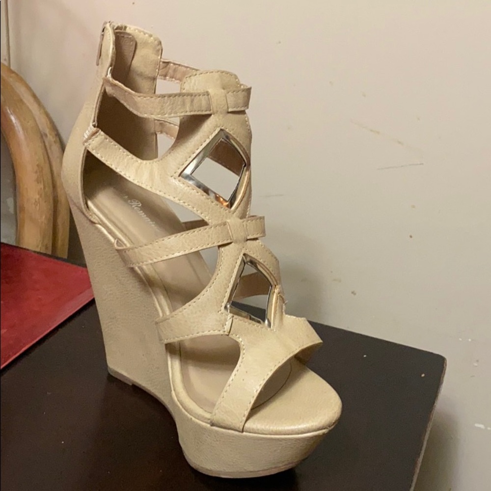 Size 8 cream-colored wedge with silver trimming